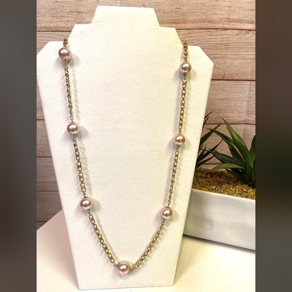 Jewelry - 🎀Pink Tone Pearl like Fashion Necklace